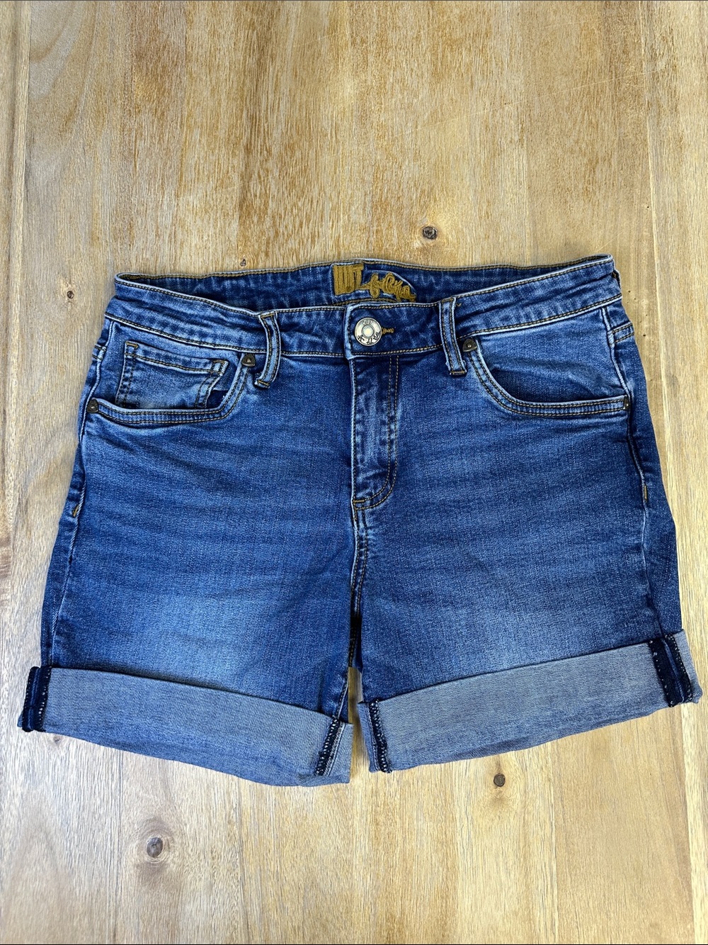 KUT Katy Boyfriend Roll-Cuff Medium Wash Denim Short